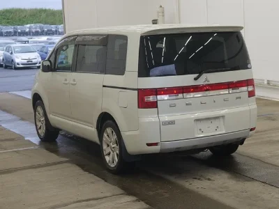 MITSUBISHI DELICA D5