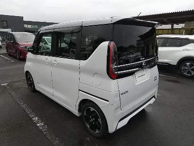 NISSAN ROOX
