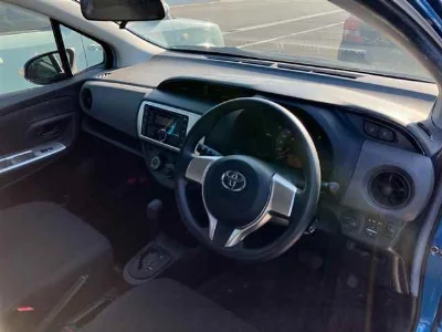 TOYOTA VITZ