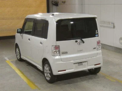 TOYOTA PIXIS SPACE