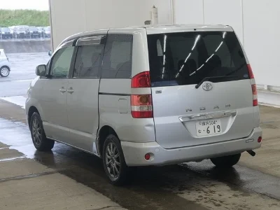 TOYOTA NOAH
