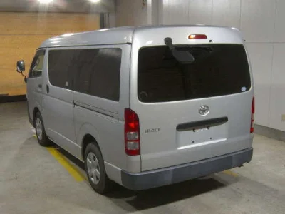 TOYOTA HIACE
