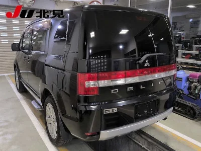 MITSUBISHI DELICA D5