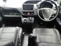 Цена авто Toyota Noah с аукционов Японии, номер кузова ZWR80G, пробег 246 000, оценка 2