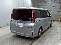 Цена авто Toyota Noah с аукционов Японии, номер кузова ZWR80G, пробег 246 000, оценка 2