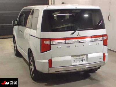 MITSUBISHI DELICA D5