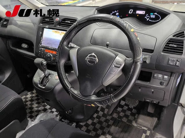 Nissan Serena  с аукциона в Японии