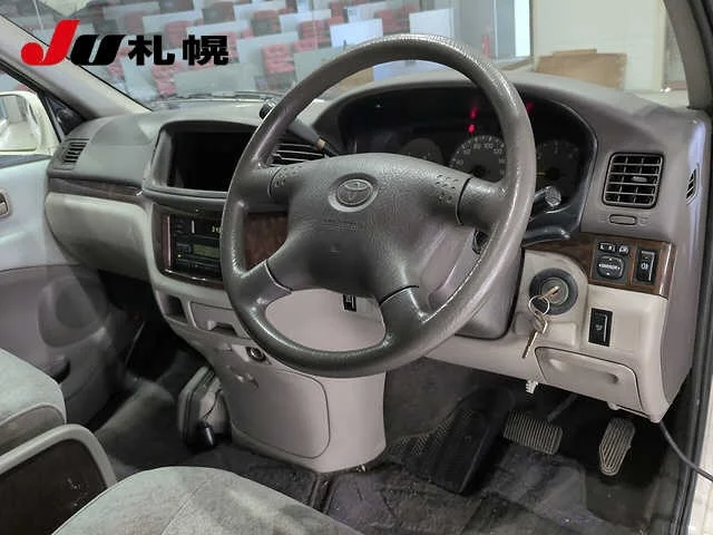 Toyota Regius  с аукциона в Японии