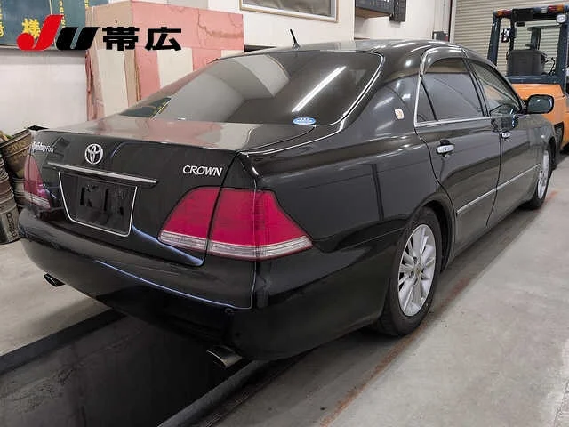 Toyota Crown  с аукциона в Японии