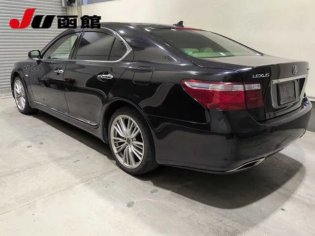 Lexus LS600h  с аукциона в Японии