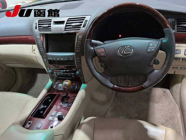 Lexus LS600h  с аукциона в Японии