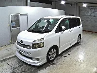 Цена авто Toyota Voxy с аукционов Японии, номер кузова ZRR70W, пробег 95 000, оценка 2