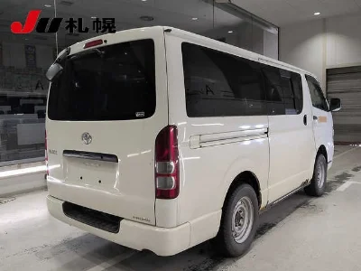 TOYOTA HIACE VAN
