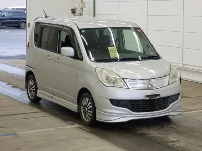 MITSUBISHI DELICA D2