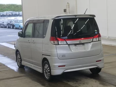 MITSUBISHI DELICA D2
