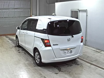 HONDA FREED SPIKE