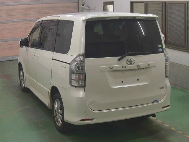Toyota Voxy 4WD Z, миниатюра 2