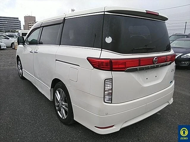 Nissan ELGRAND, миниатюра 2