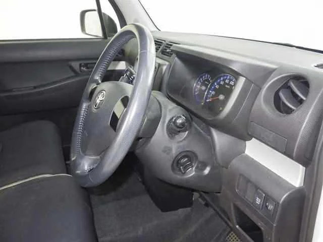 Toyota Pixis Space, миниатюра 3