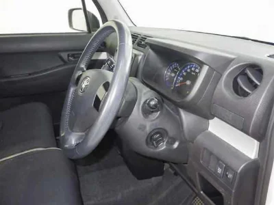 TOYOTA PIXIS SPACE