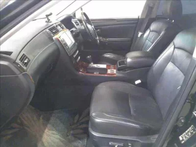 TOYOTA CROWN MAJESTA