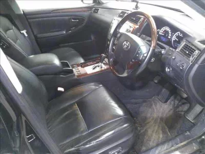 TOYOTA CROWN MAJESTA