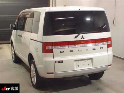 MITSUBISHI DELICA D5
