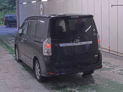 Статистика аукционов Toyota Voxy