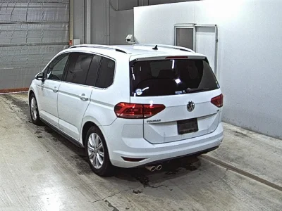 VOLKSWAGEN GOLF TOURAN