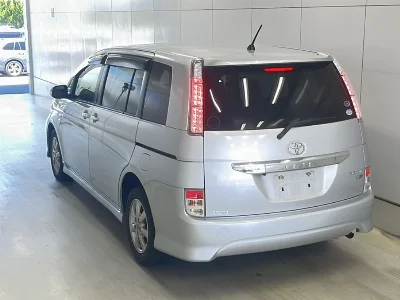TOYOTA ISIS