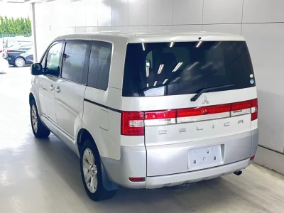 MITSUBISHI DELICA D5