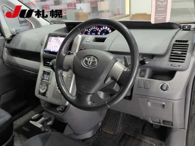Статистика аукционов Toyota Voxy