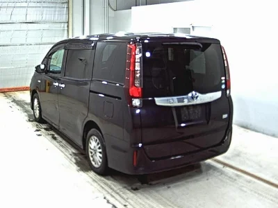 TOYOTA NOAH