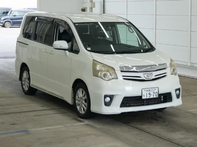 TOYOTA NOAH