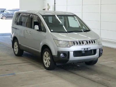 Mitsubishi DELICA D5