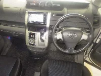 Цена авто Toyota Voxy с аукционов Японии, номер кузова ZRR70W, пробег 142 000, оценка 2