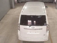 Цена авто Toyota Voxy с аукционов Японии, номер кузова ZRR70W, пробег 142 000, оценка 2