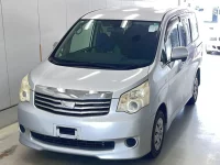 Цена авто Toyota Noah с аукционов Японии, номер кузова ZRR70G, пробег 233 000, оценка 6