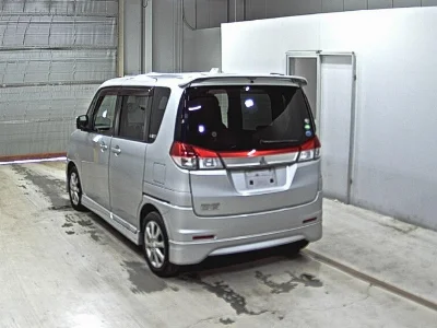 MITSUBISHI DELICA D2