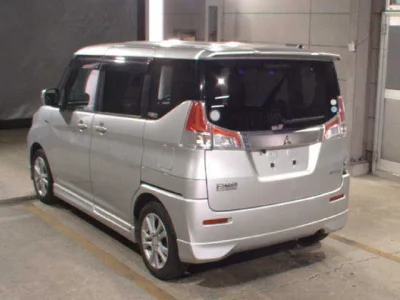 MITSUBISHI DELICA D2