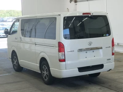 TOYOTA HIACE VAN