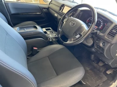 TOYOTA HIACE VAN