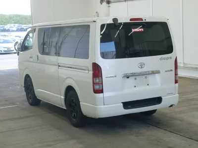 TOYOTA HIACE VAN