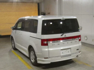 MITSUBISHI DELICA D5