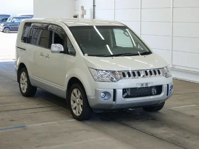 MITSUBISHI DELICA D5