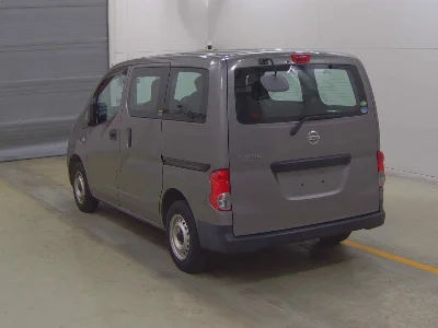 NISSAN NV200