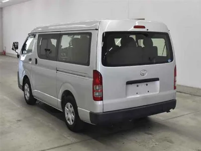 TOYOTA HIACE