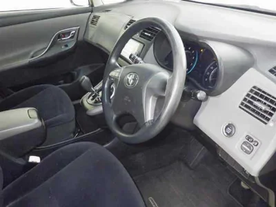 TOYOTA MARK X ZIO