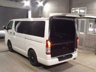 TOYOTA HIACE VAN