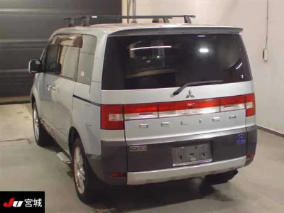 MITSUBISHI DELICA D5